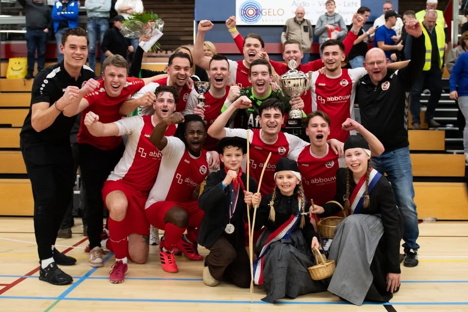 HZVV wint Protos Weering zaalvoetbaltoernooi